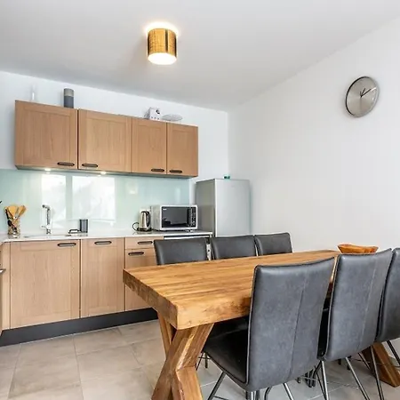 Apartment Moderne Avec Vue Mont-blanc, Proche Des Pistes, 6 Pers., Balcon, Garage, Wifi Inclus - Fr-1-351-93 *